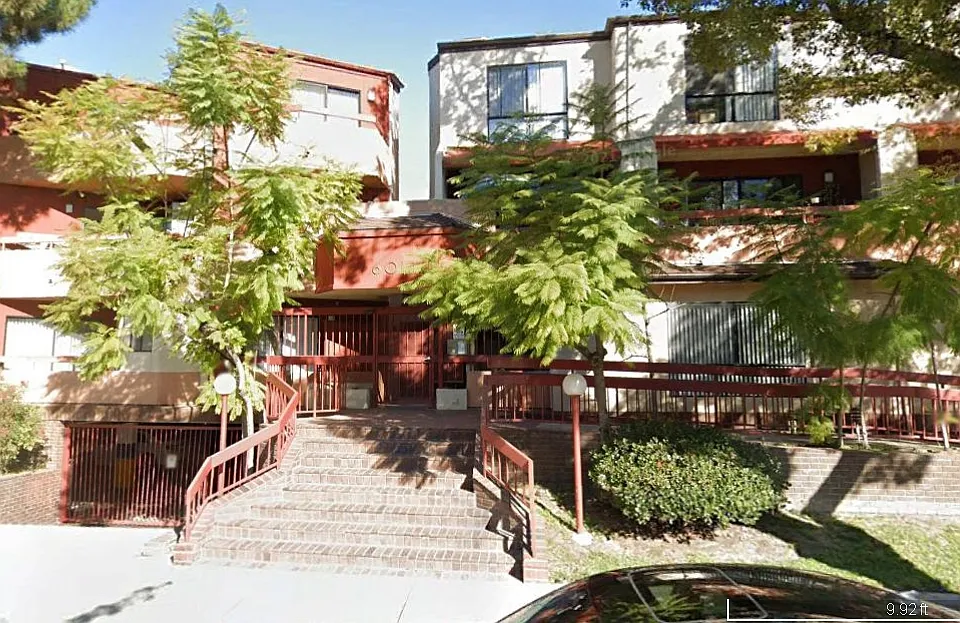 601 Palm Dr #208