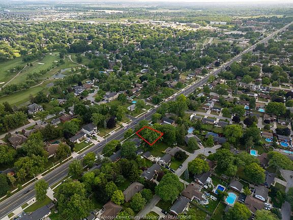 4th image of 740 Cabana Rd W