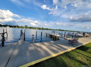 2419 Riverside Dr APT 202, Trenton, MI 48183