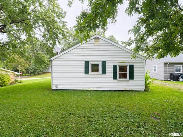 670 N 9th Ave, Canton, IL 61520