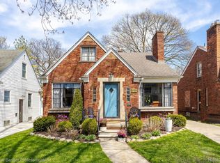 414 Lothrop Rd, Grosse Pointe Farms, MI 48236