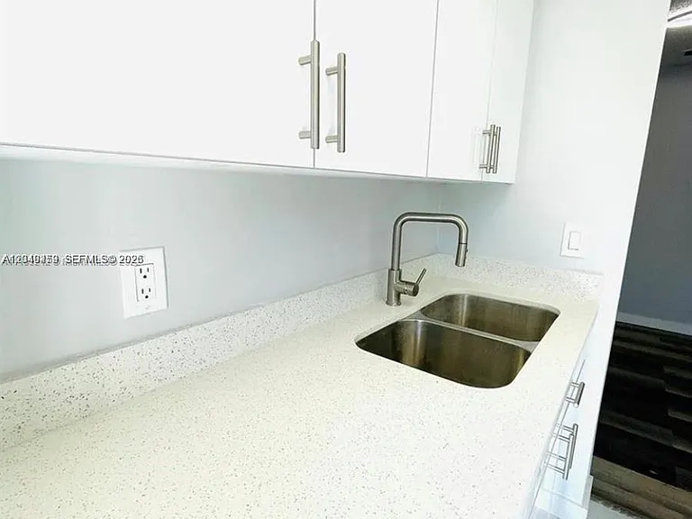 1431 S 14th Ave #208 — Photo 3