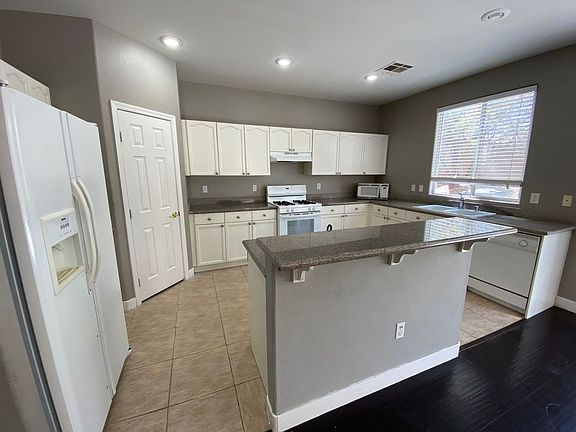 3rd image of 181 Pocono Manor Ct