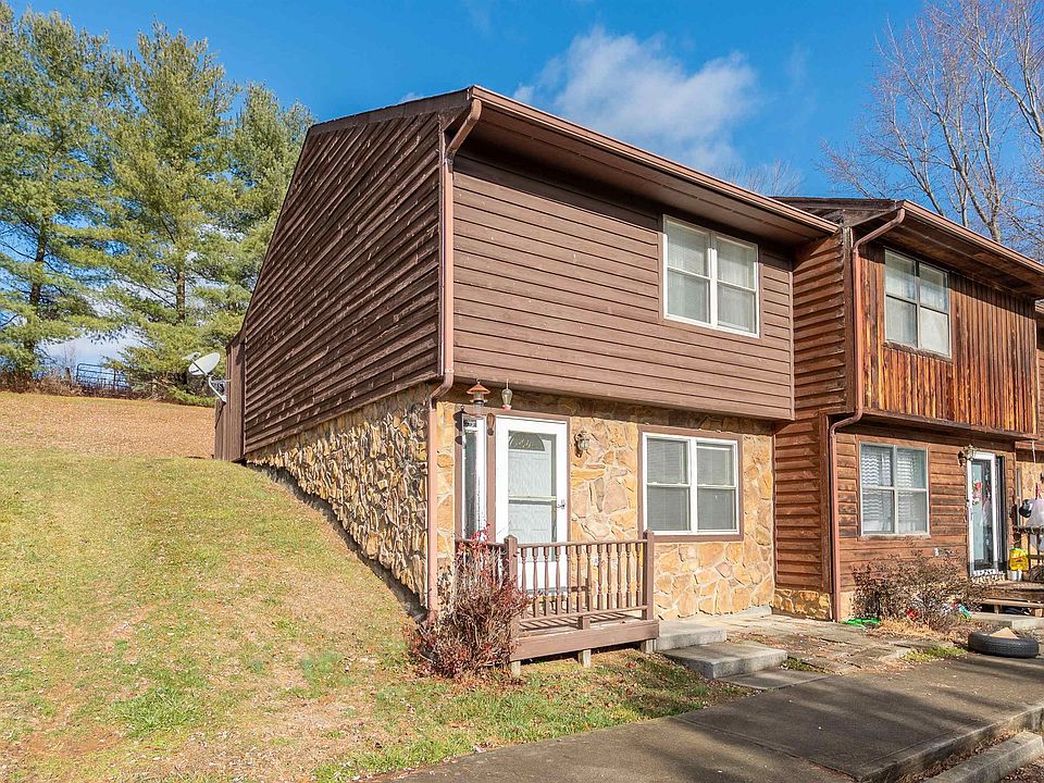 1st image of 2590 Townhouse Dr SE