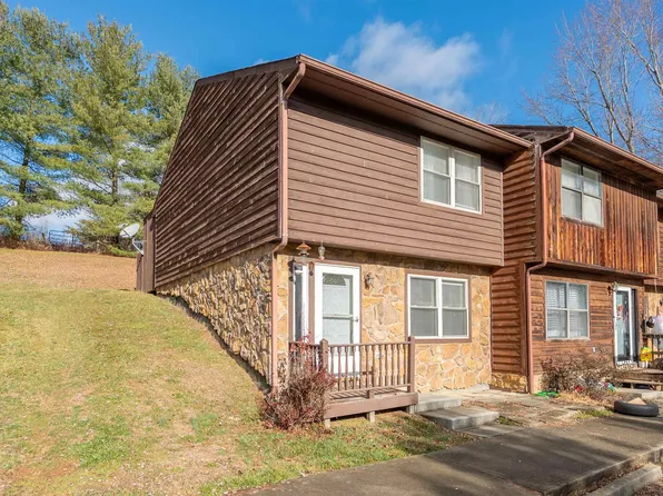 2590 Townhouse Dr SE, Christiansburg, VA 24073