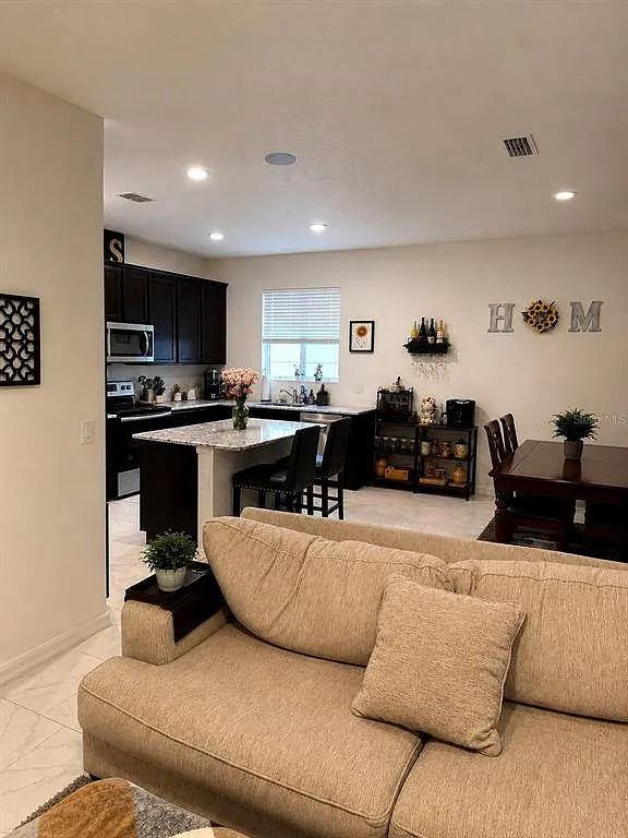 3 bed, 2.5 bath, 1908 sqft, $2,900 — Photo 4