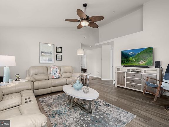 5th image of 2505 Hemingway Dr #6-3D