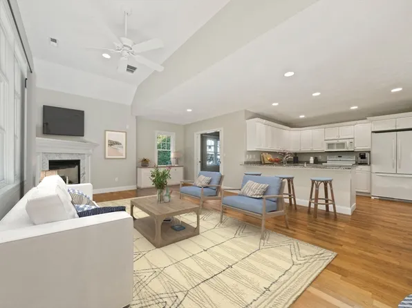 19 Mariners Dr Unit 19, Marshfield, MA 02050