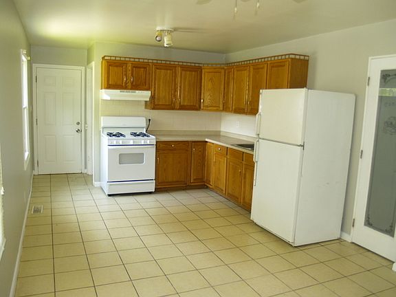 3rd image of 22222 Yates Ave
