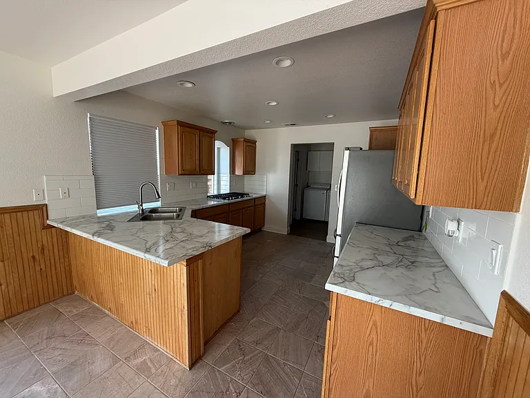 19037 E 51st Pl — Photo 4