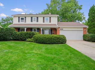 910 Cherokee Dr, Darien, IL 60561
