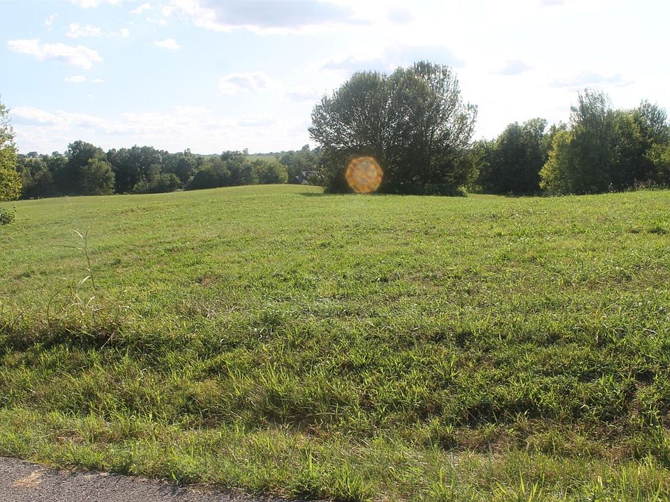 2nd image of 365 Meadowlake Dr