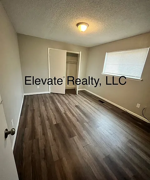 5546 S Lewis Ct — Photo 5