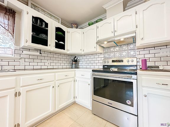 5th image of 28205 McArthur Dr