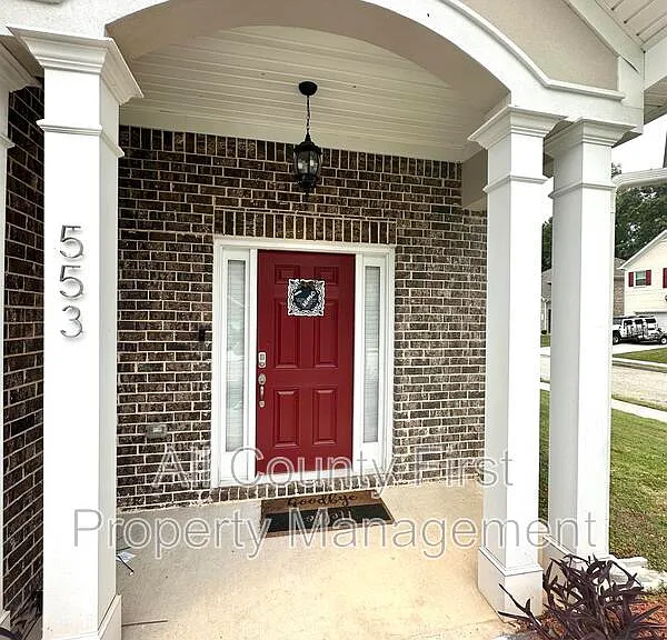 553 Sprayberry Dr — Photo 1