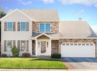 722 Lancaster Ln, Geneva, IL 60134