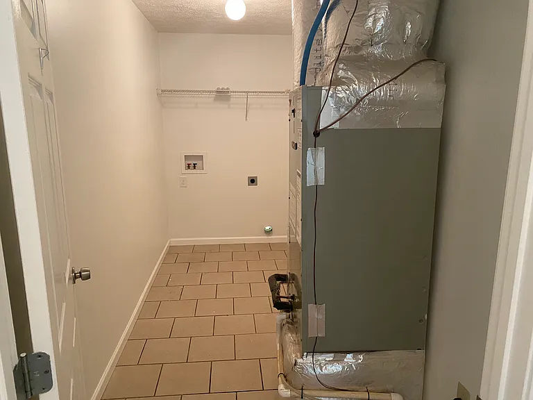 560 Academy Dr — Photo 16