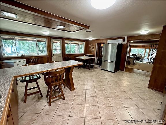 4th image of 76 Breezy Hill Ln