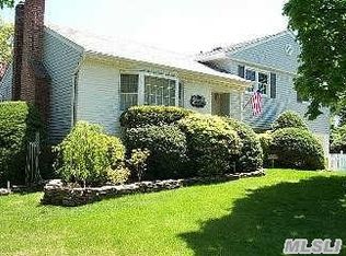 12 Eleanor Rd, Plainview, NY 11803