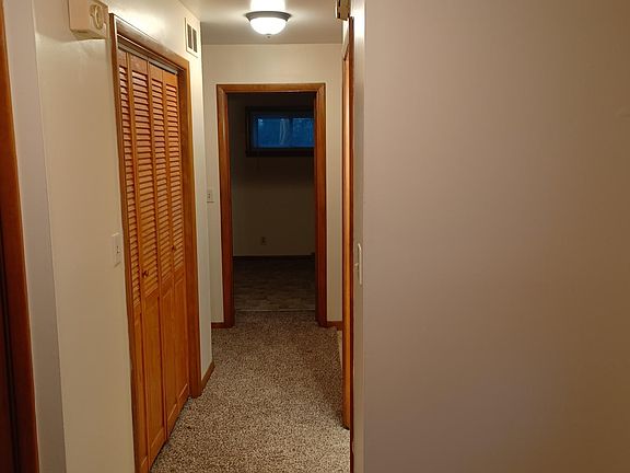 3rd image of 709 Mahoning Ave NW