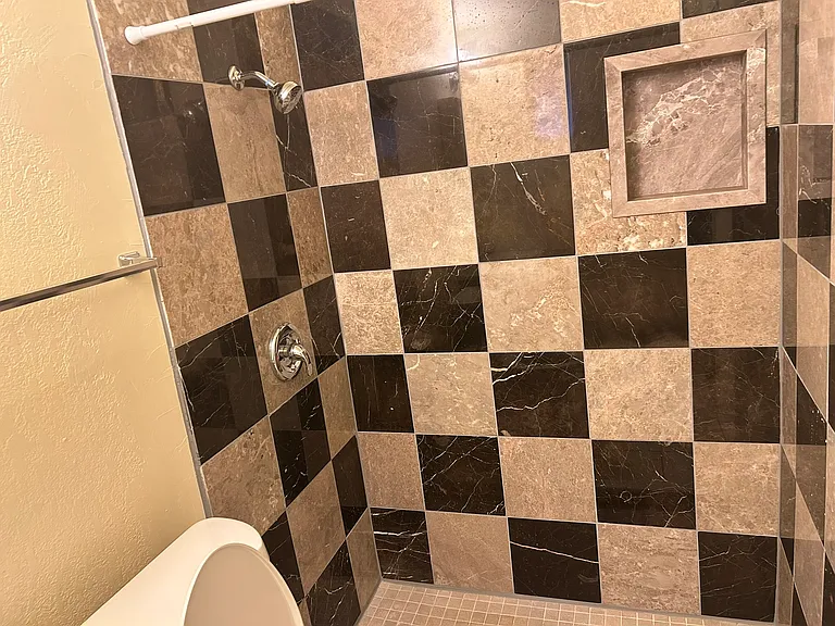 E 2nd Pl — Photo 65