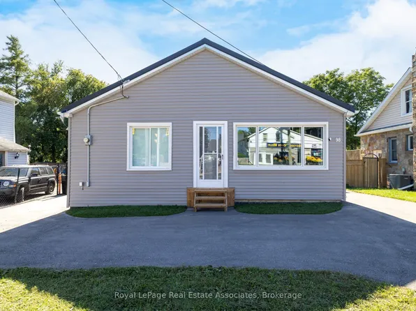 98 Main St N, Halton Hills, ON L7J 1W2