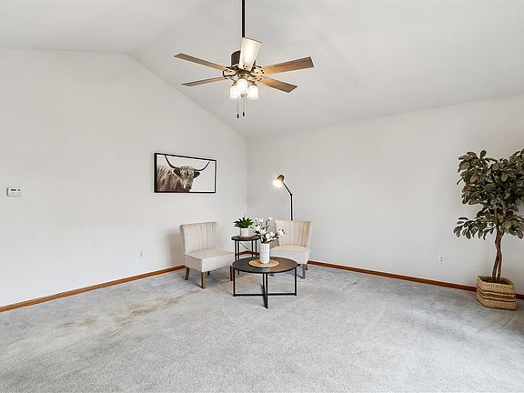 4th image of 450 Saint Paul St