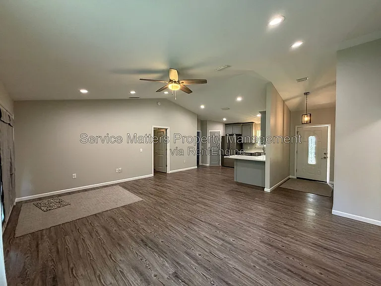5553 Riviera Dr — Photo 6