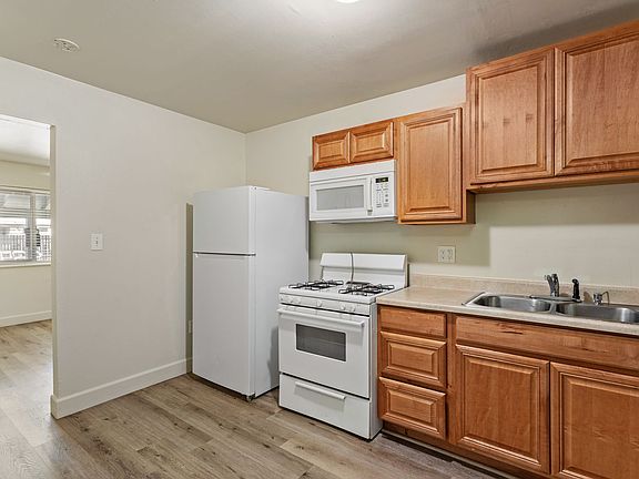 3rd image of 521 N Harbor Blvd APT 3