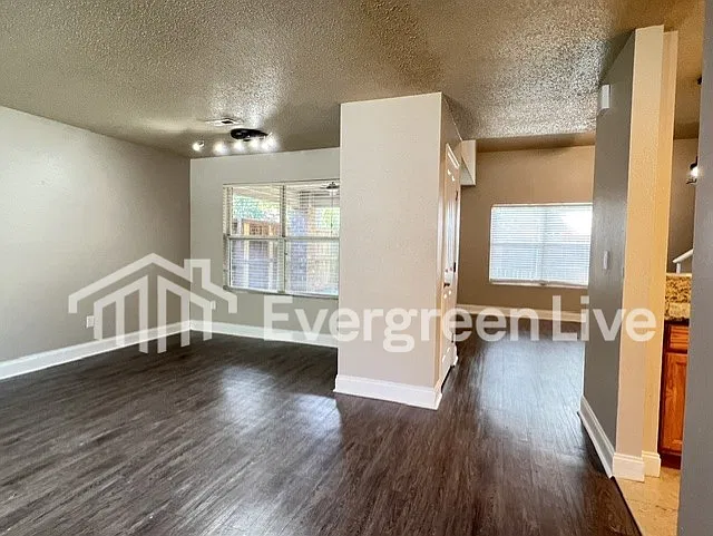 4 bed, 2.0 bath, 1815 sqft, $1,595 — Photo 2
