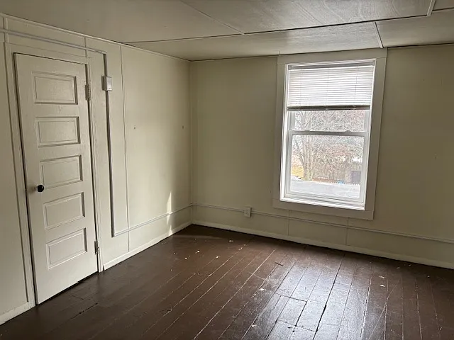 Front upstairs bedroom