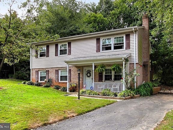 3rd image of 4984 Landover Ct