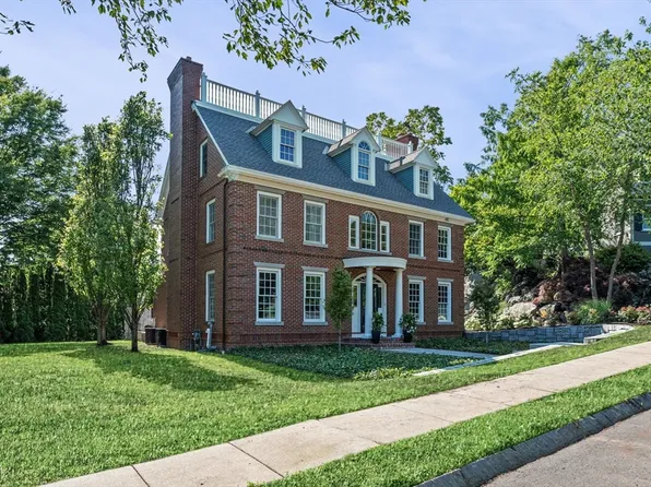 5 Supreme Ct, Swampscott, MA 01907