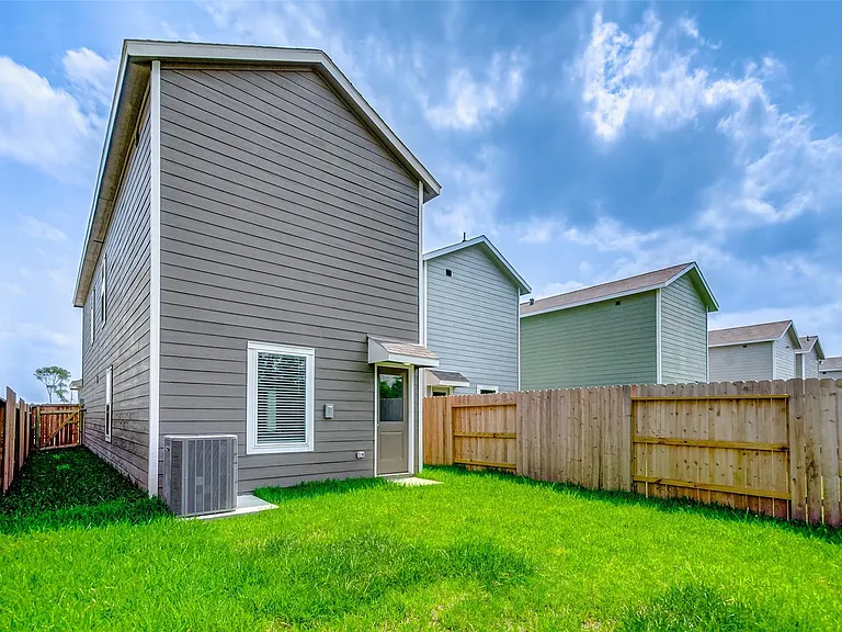 21535 Carosella Dr — Photo 25