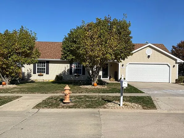 1800 Magnolia Dr, Saint Joseph, IL 61873