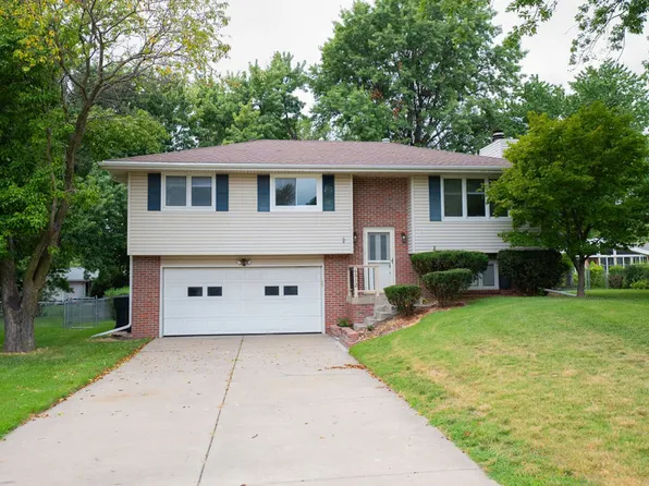 6012 Fleetwood Dr, Lincoln, NE 68516