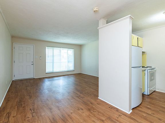 5th image of 1685 Alexandria Dr Unit 10B