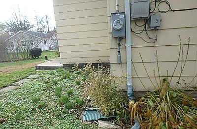 3rd image of 911 W 193rd Pl