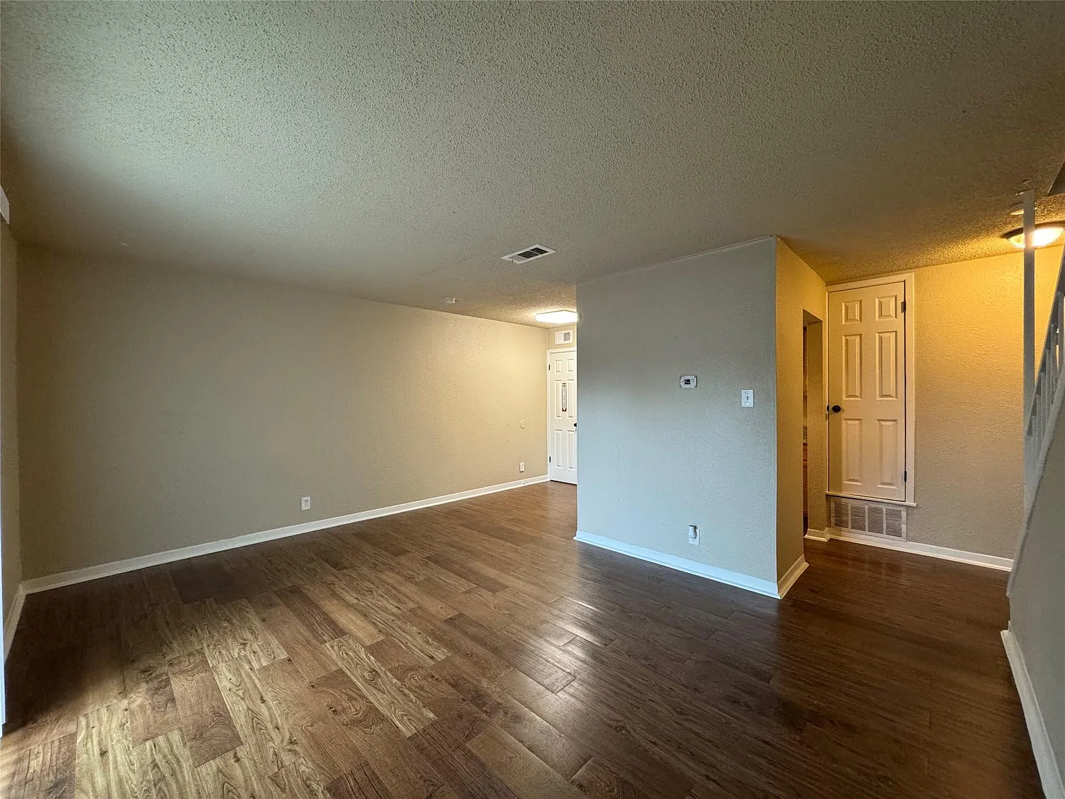 1 bed, 1.5 bath, 882 sqft, $1,149 — Photo 4