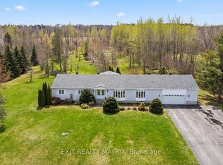 8329 Rodney Farm Dr, Ottawa, ON K0A2P0