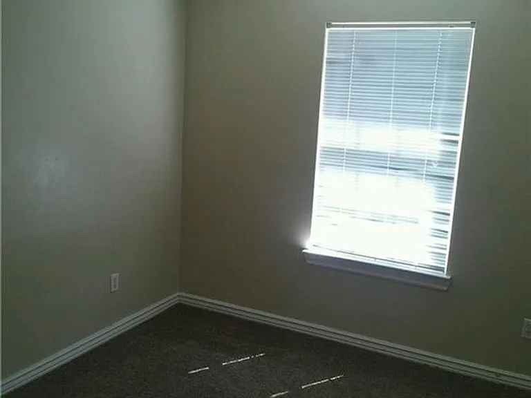 231-233 Graystone Cir — Photo 6