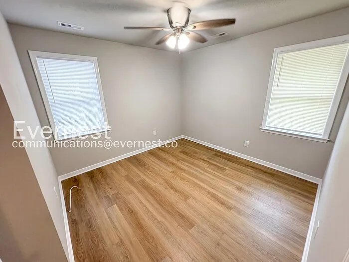 15815 Meridian Ave — Photo 8