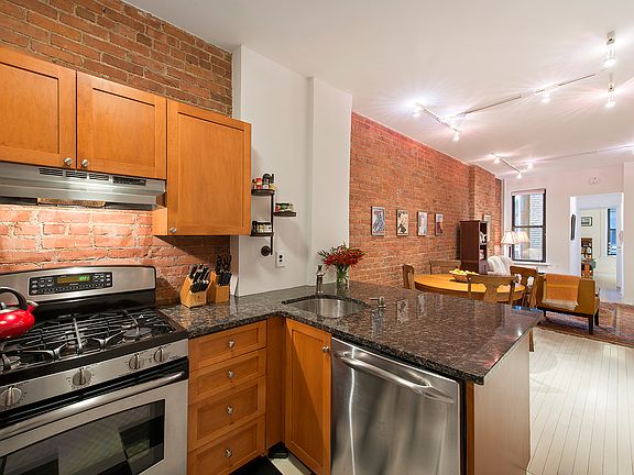 4th image of 221 W 20th St APT 2W
