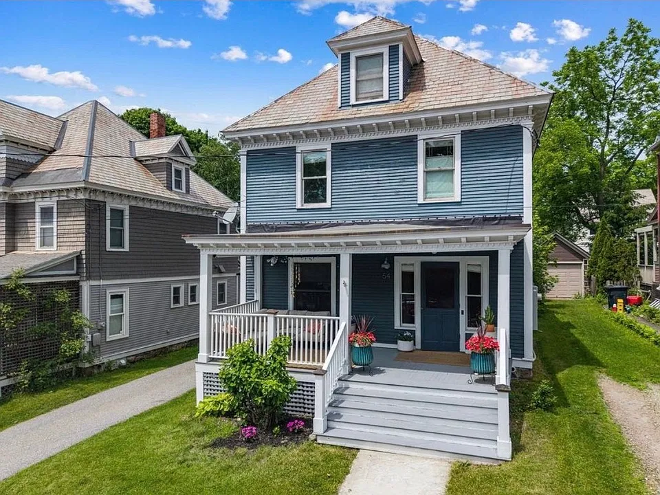 54 Bayview St