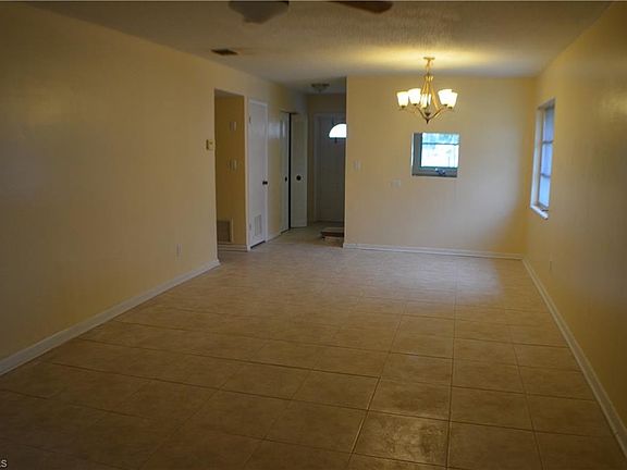 5th image of 344 Easton Ct