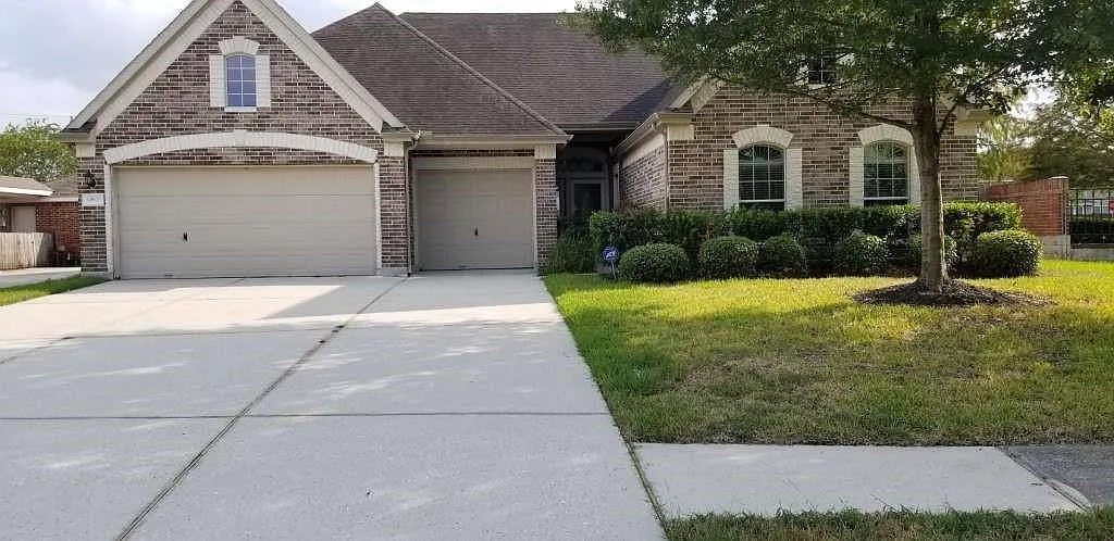 4 bed, 3.0 bath, 2906 sqft, $3,495 — Photo 1