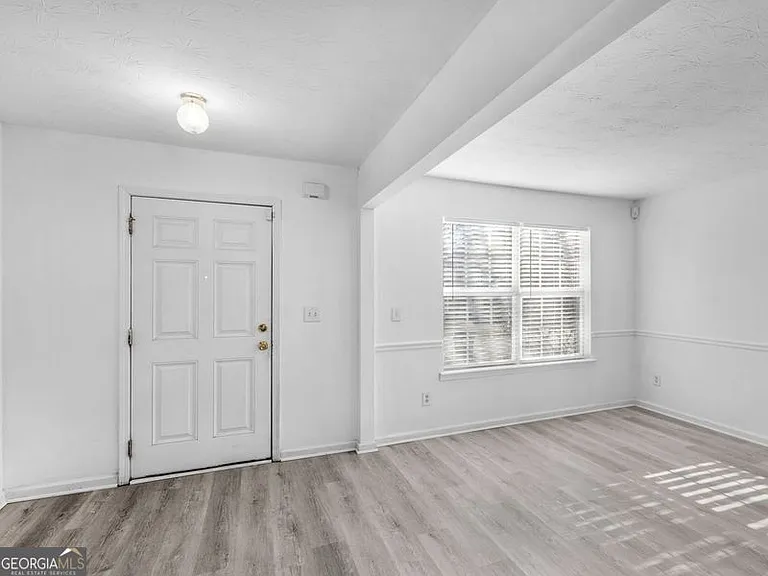 305 Nunnally Dr — Photo 3