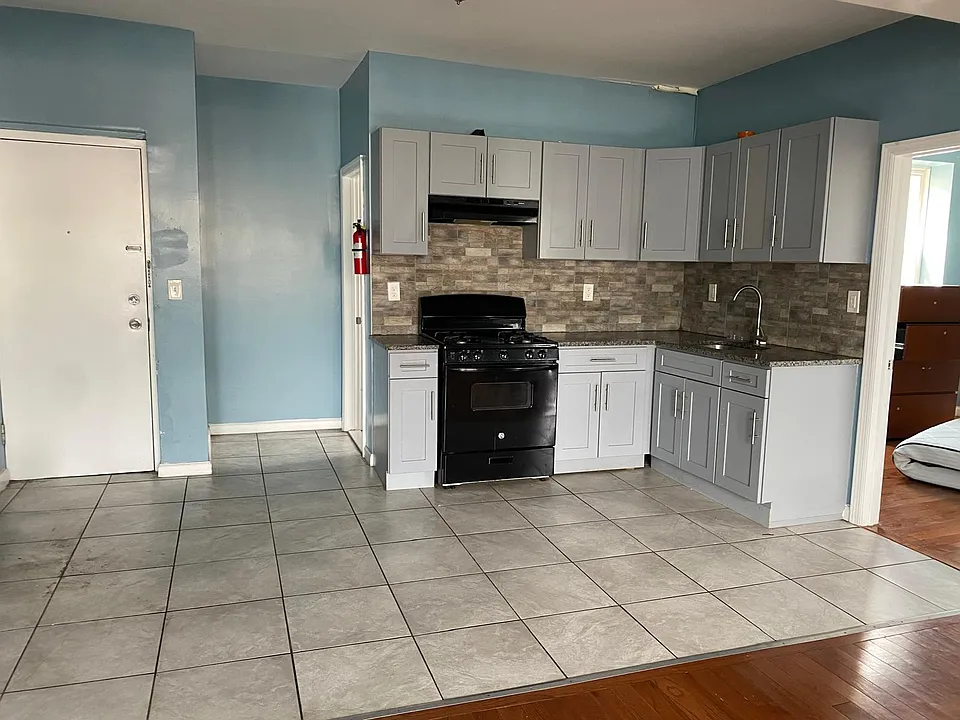 45-47 Cedar Ave #11