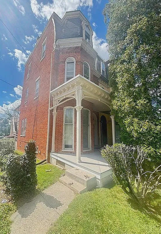 1 bed, 1.0 bath, 695 sqft, $1,125 — Photo 2