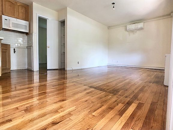 3rd image of 553 Palmer Ave APT 1D